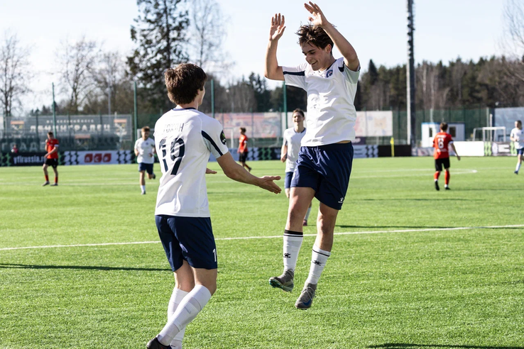 Разгромная победа дома: СШ «Ленинградец» уверенно обыгрывает «Арсенал»