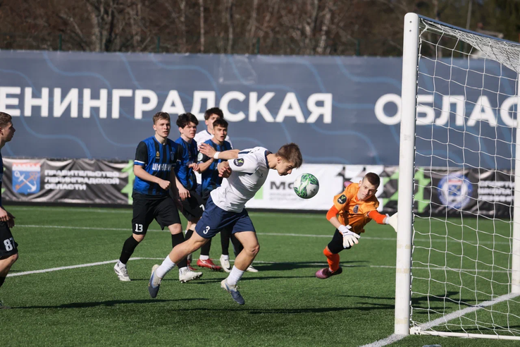 С поддержкой трибун, но без очков: СШ «Ленинградец» уступает «Шиннику»